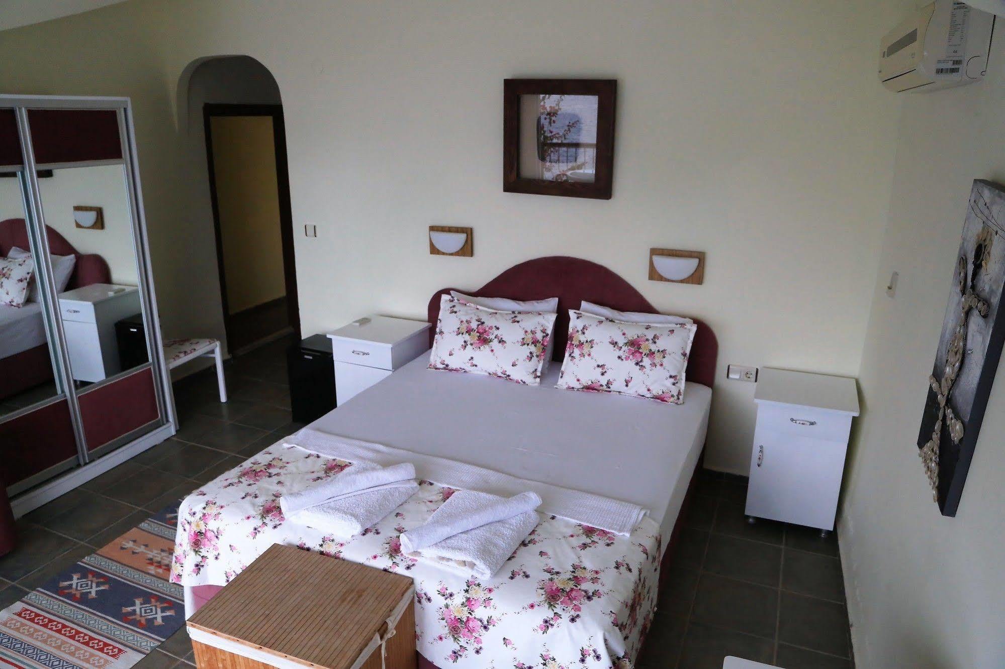 Dolphin Hotel 3*