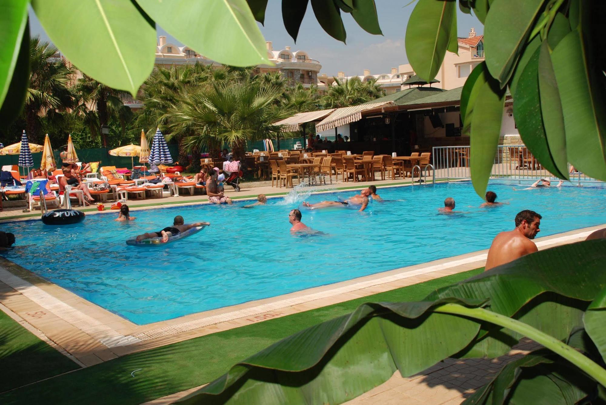 Club Dena Aparthotel 2*
