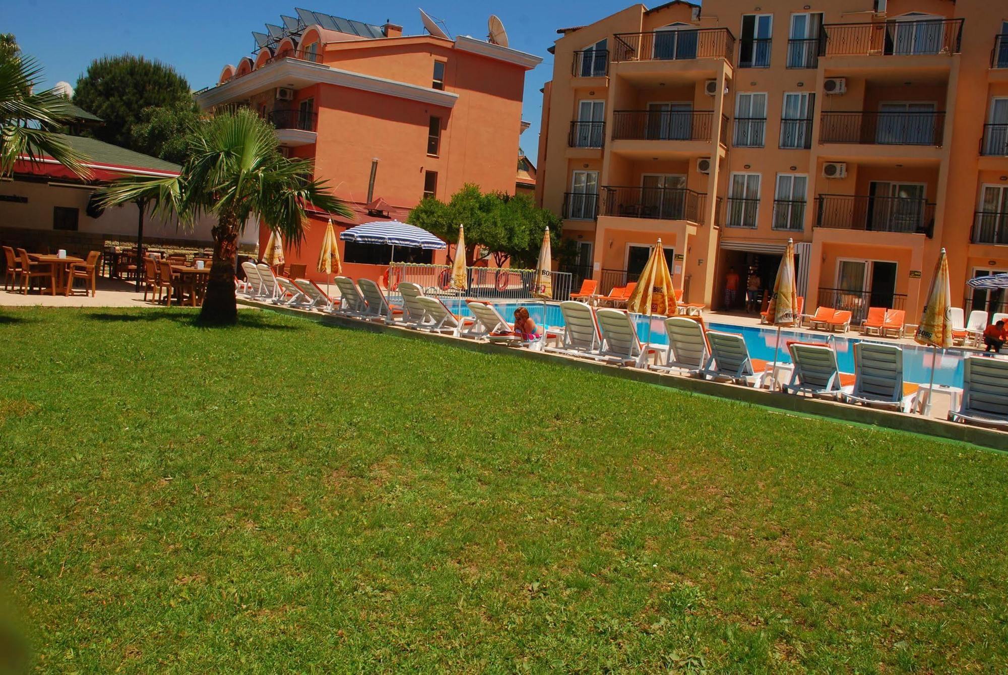 Club Dena Aparthotel