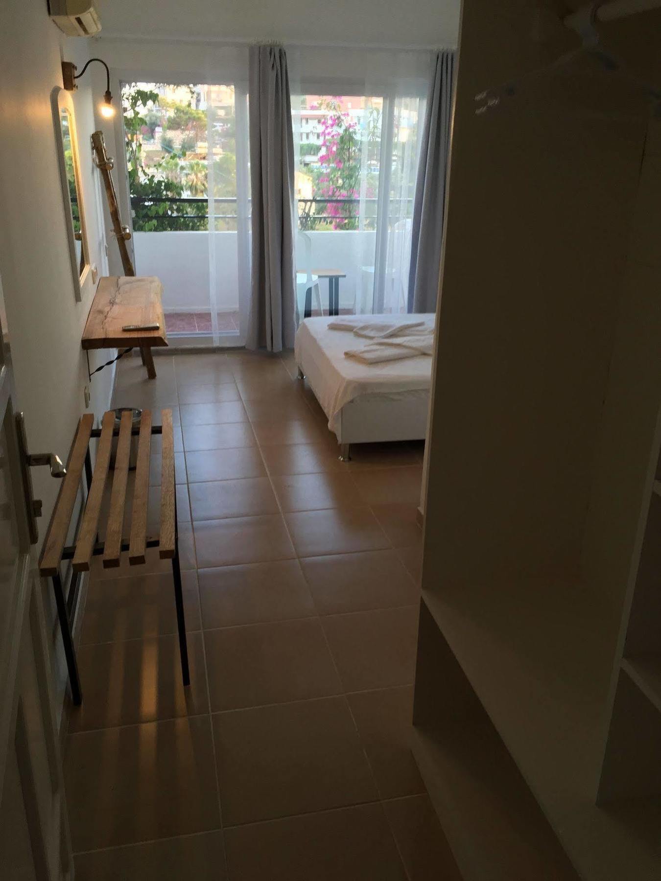 Pataros Hotel 2*