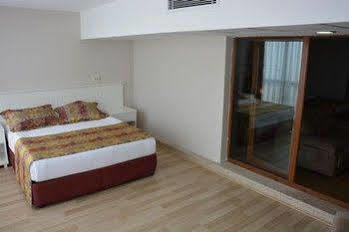 Hotel Grand Karot