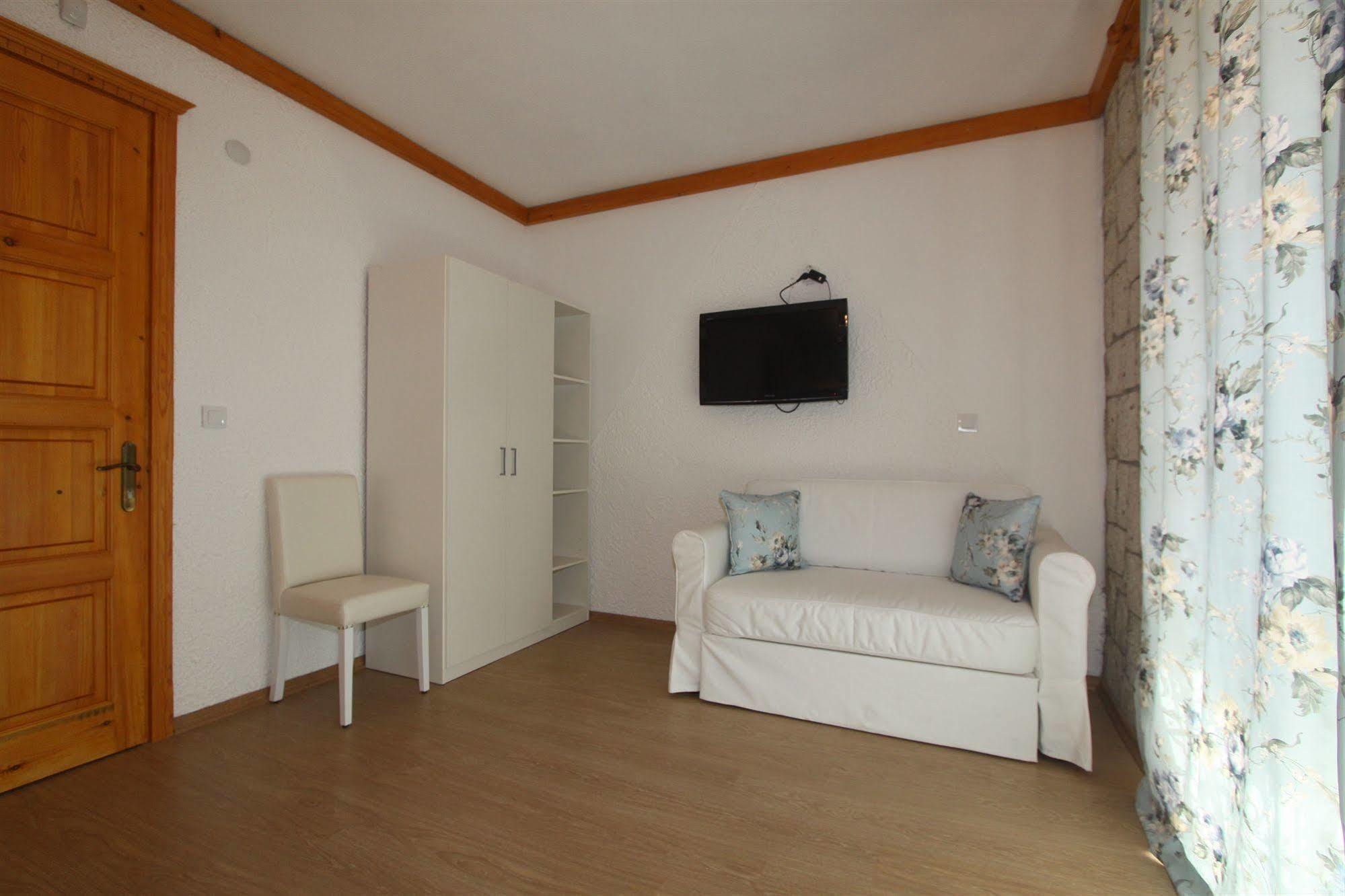 Hotel Kemerlihan Deluxe 2*