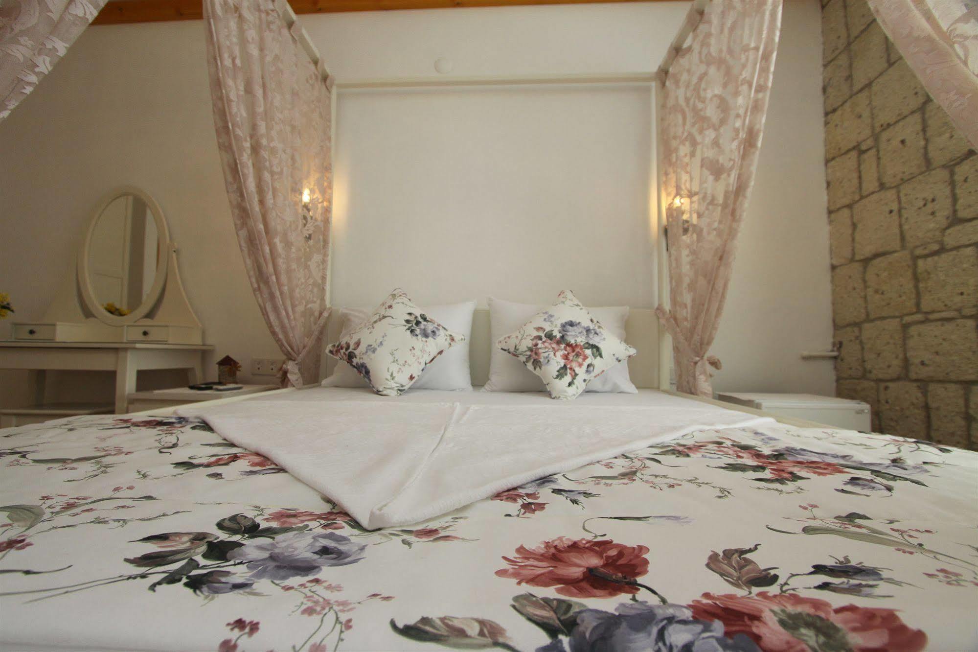 Kemerlihan Deluxe Hotel 2*