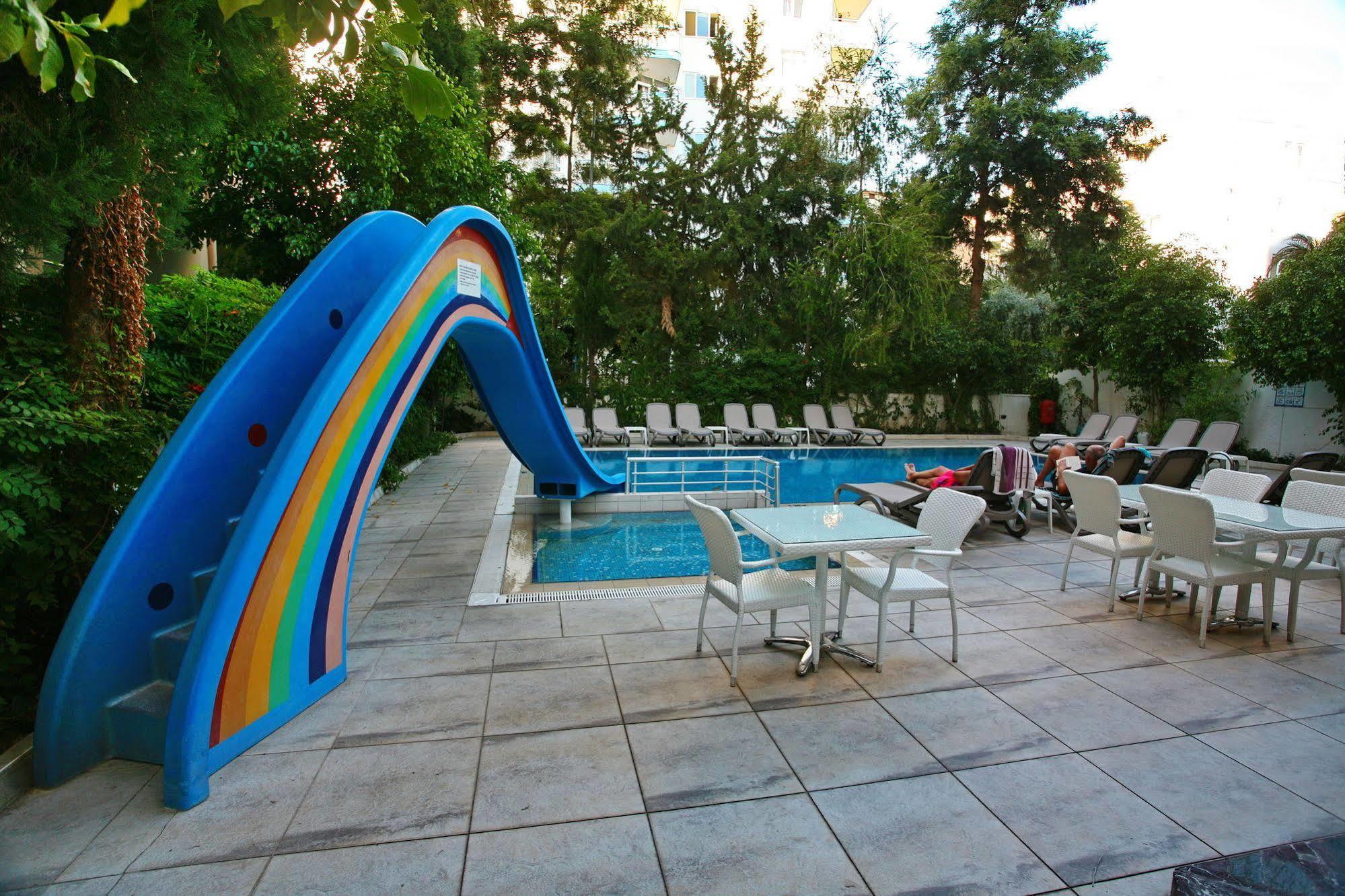 Kleopatra Celine 3* Alanya