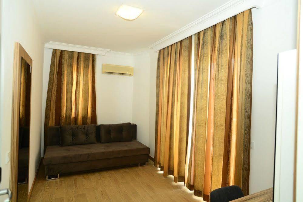Kleopatra Celine 3*