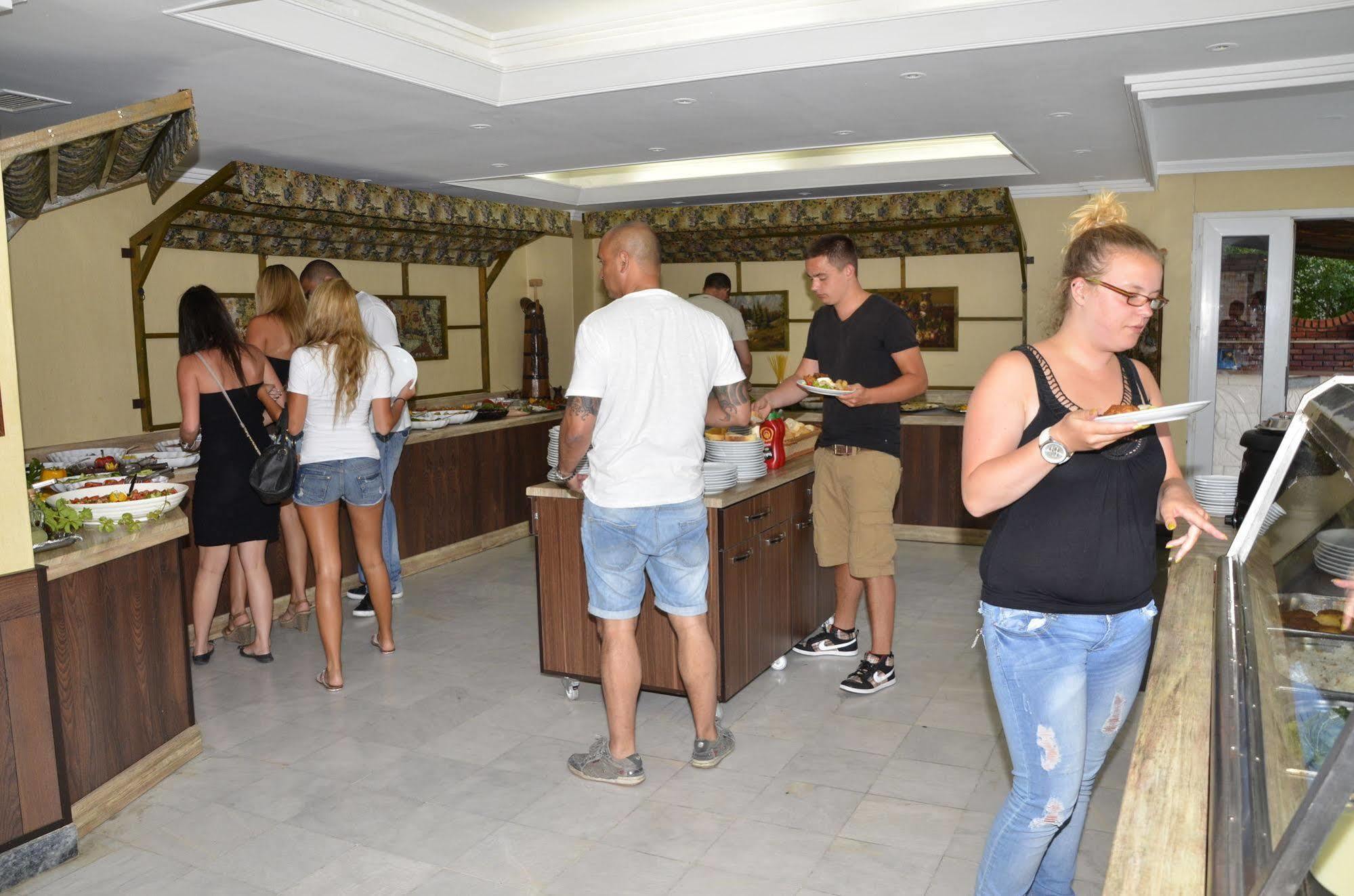 Myra Hotel 3*