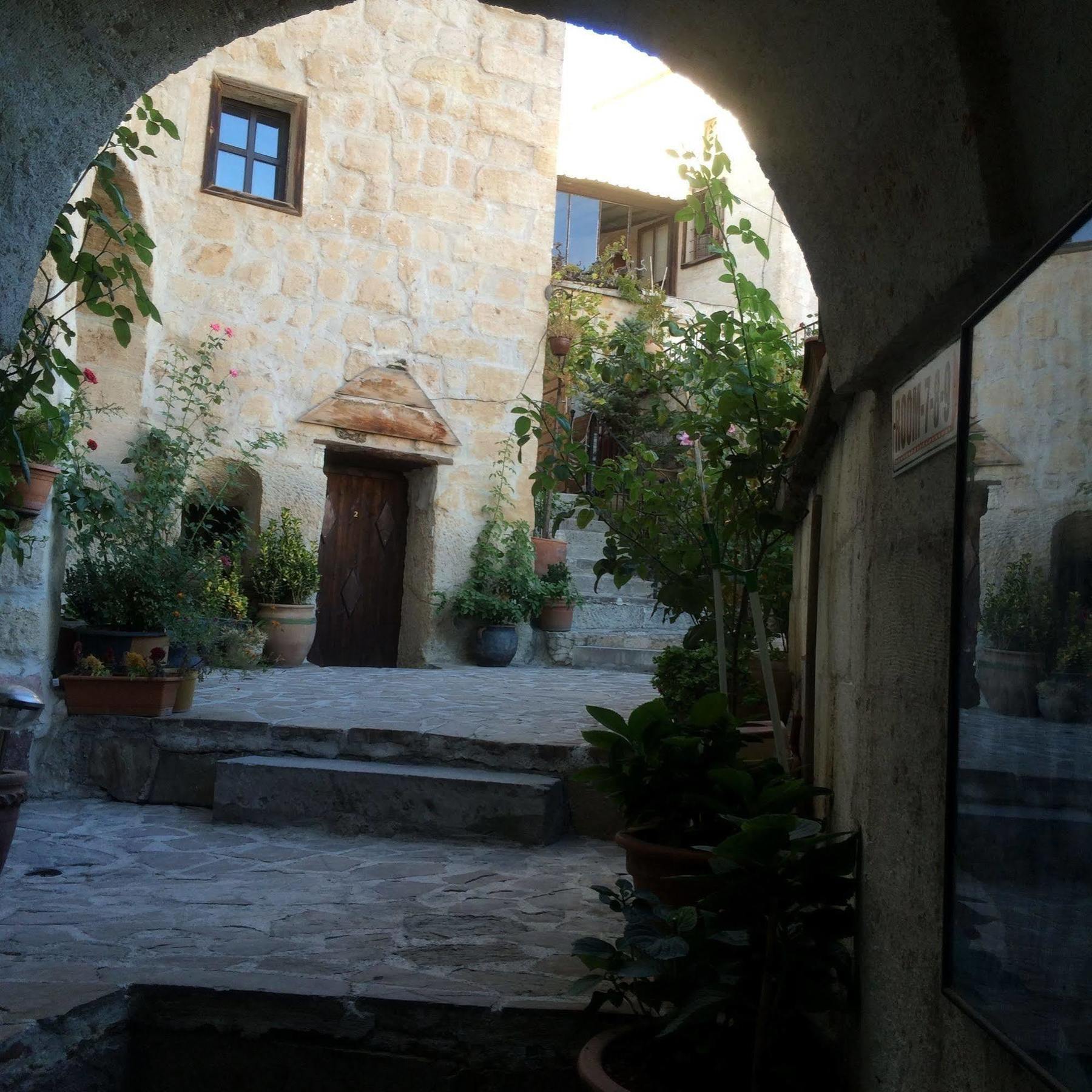 Sato Cave Hotel 2*