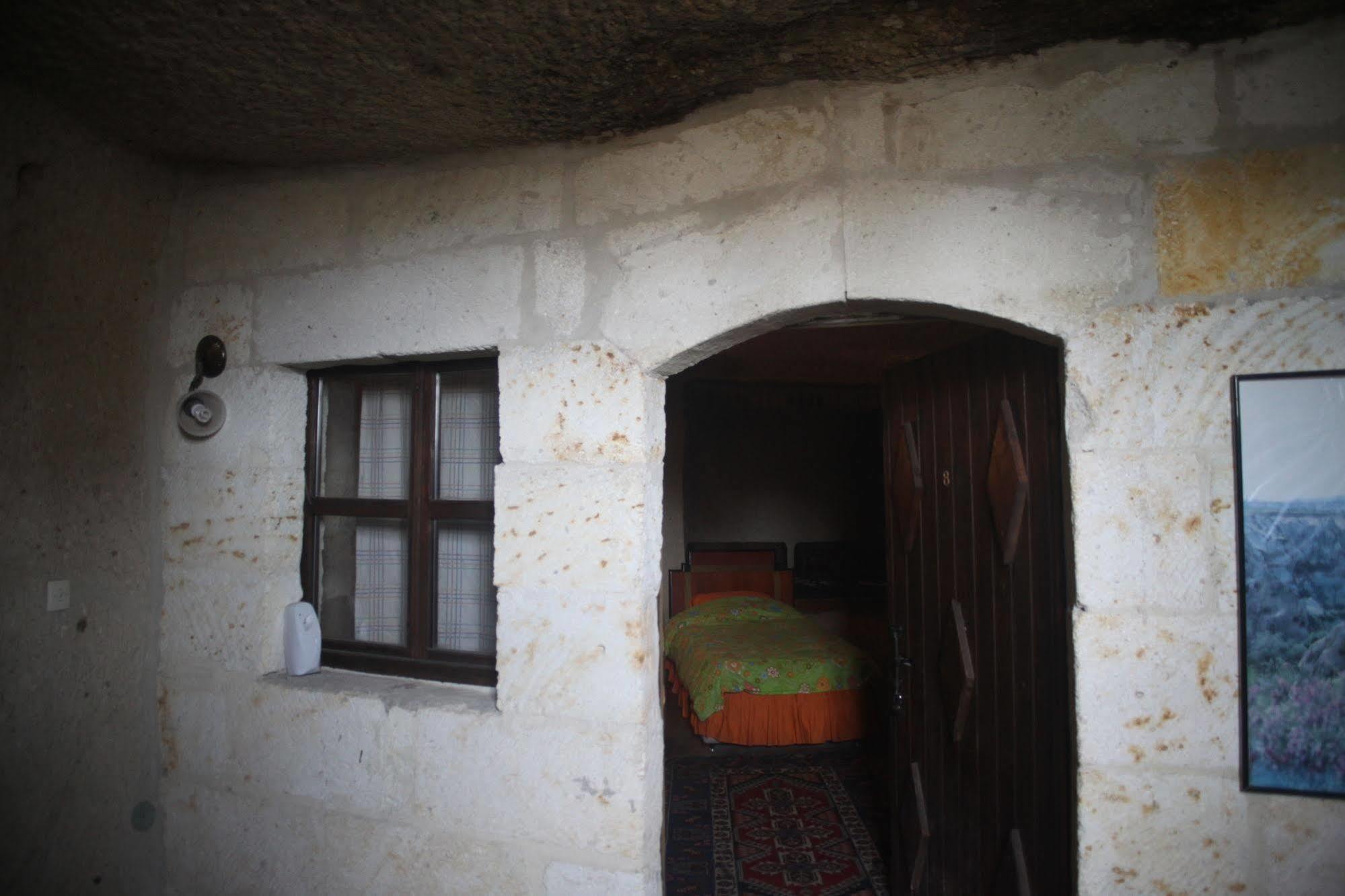 Sato Cave Hotel 2*