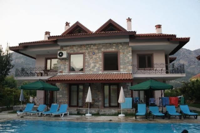 Vira Aparthotel 3*