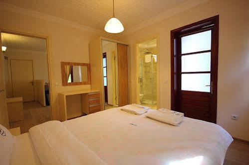 Aparthotel Vira