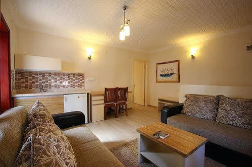 Aparthotel Vira 3*