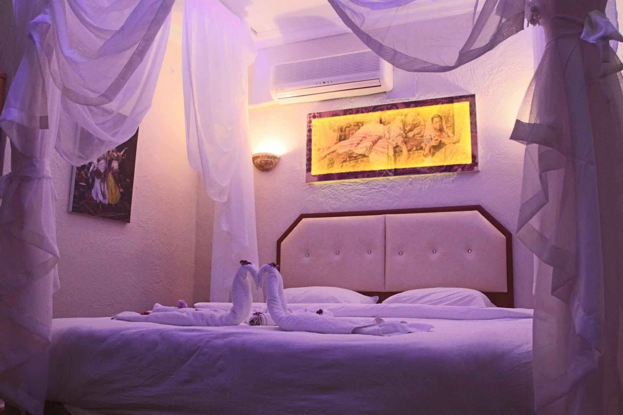 Rebetika & Bistro Hotel