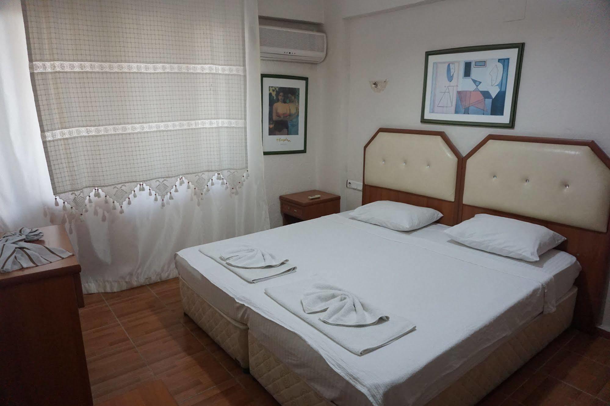 Rebetika & Bistro 3*