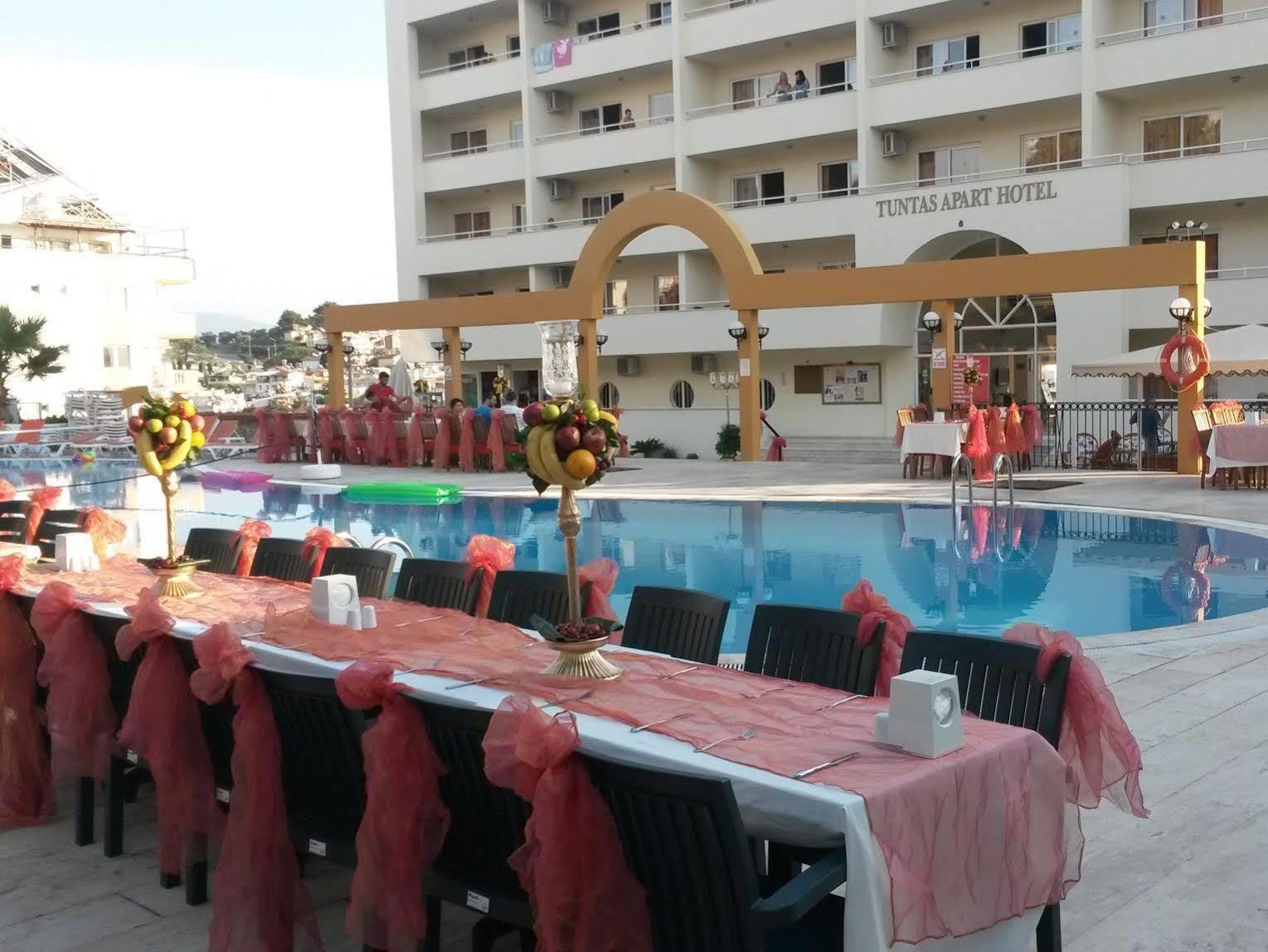 Aparthotel Tuntas Family