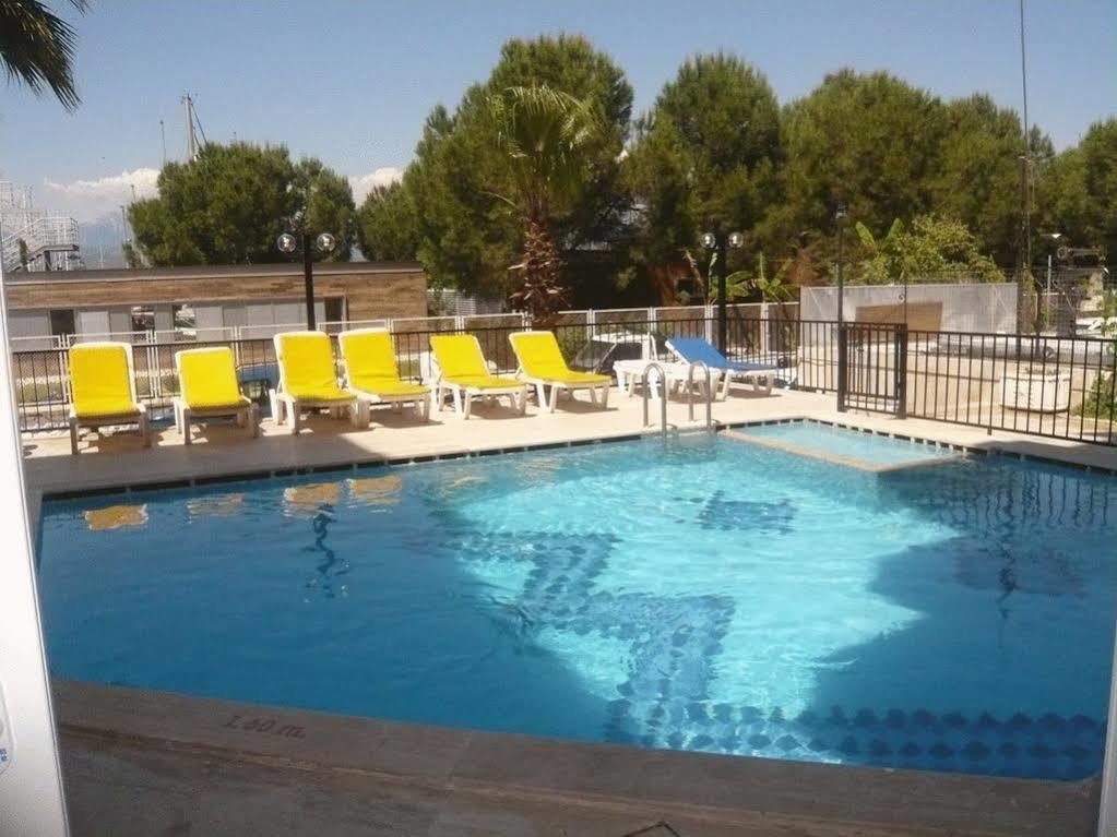 Status Hotel 2*