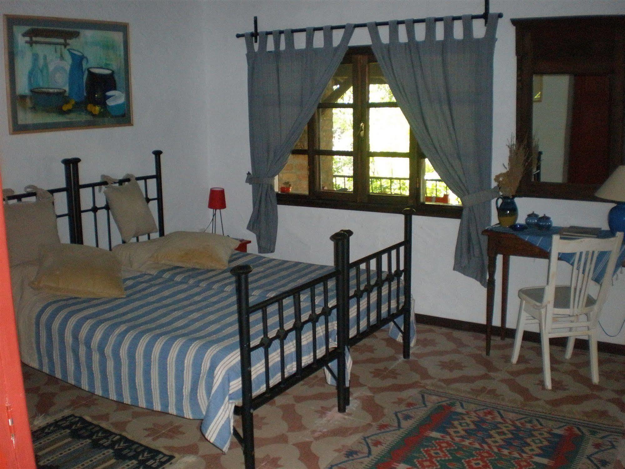 Bakkhos Guest house