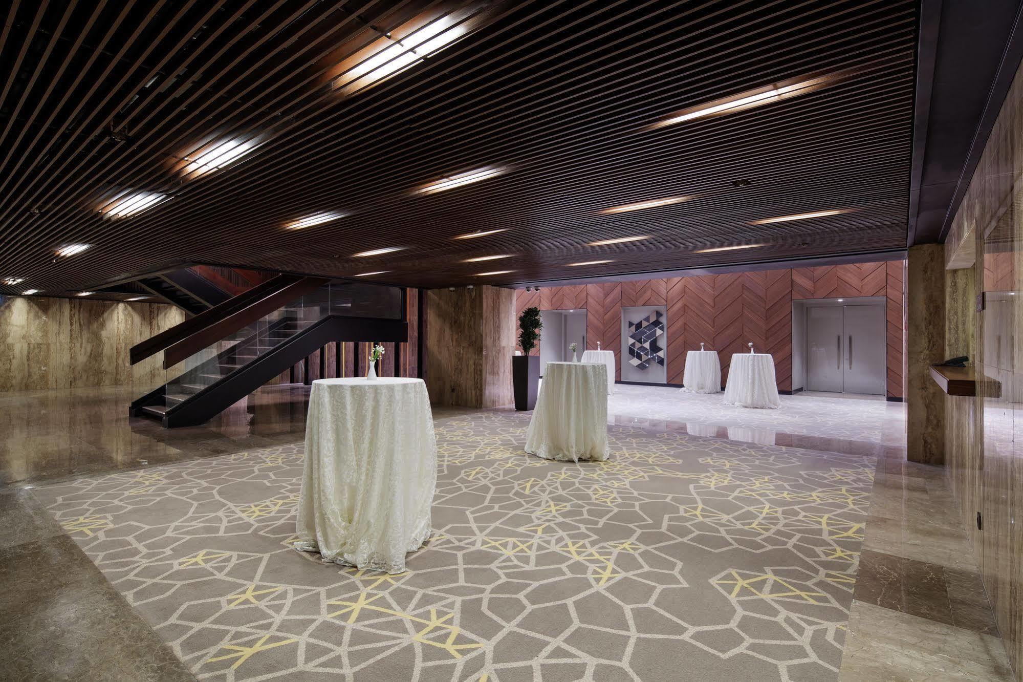 Hilton Garden Atatuerk Airport Hotel 4*