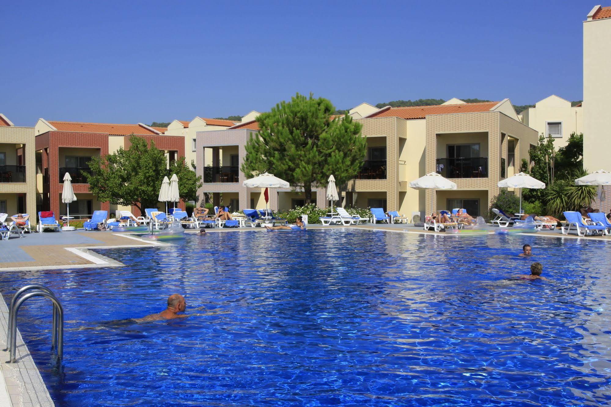 Suntopia Tropical 4*