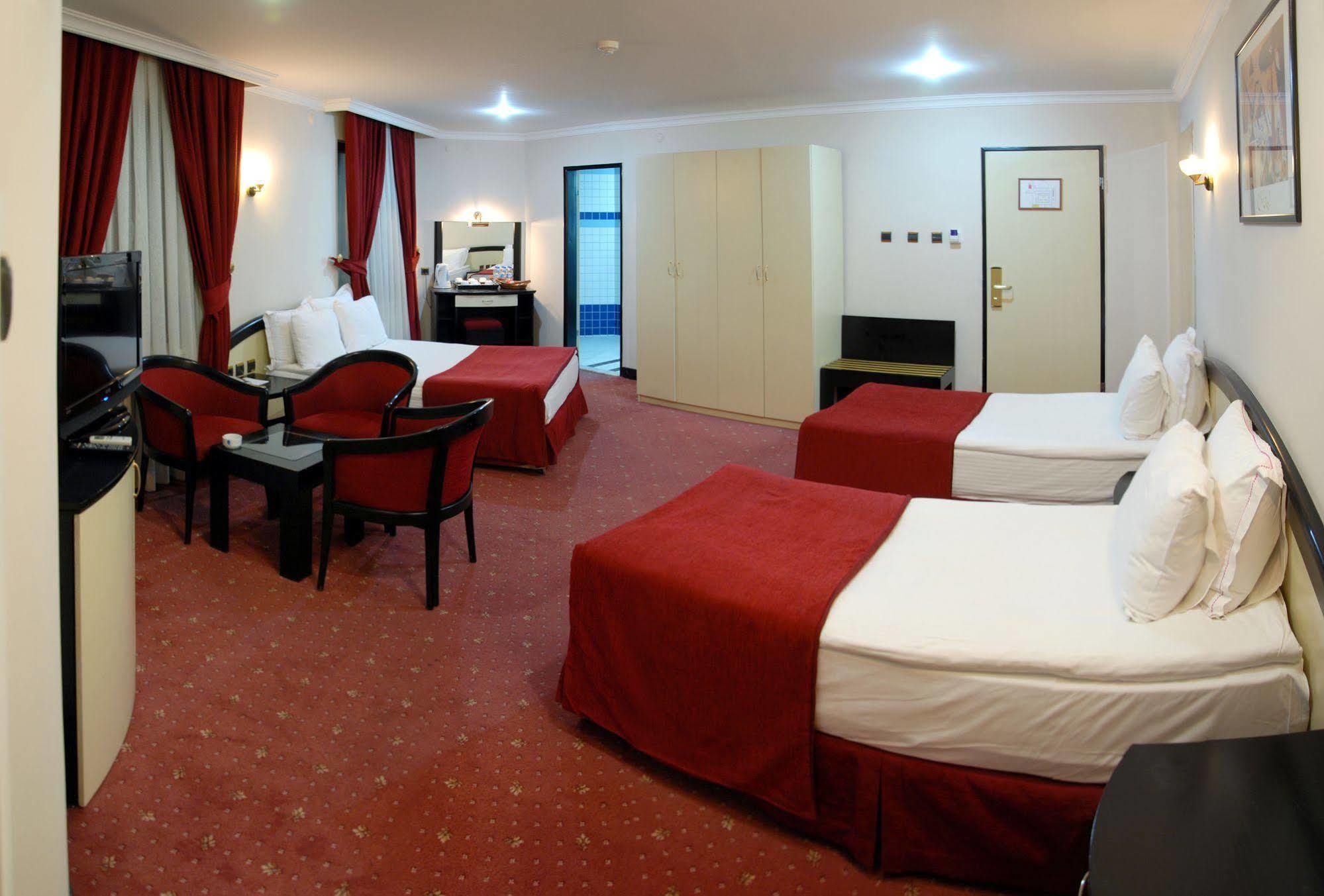 Hotel Saffron 4*