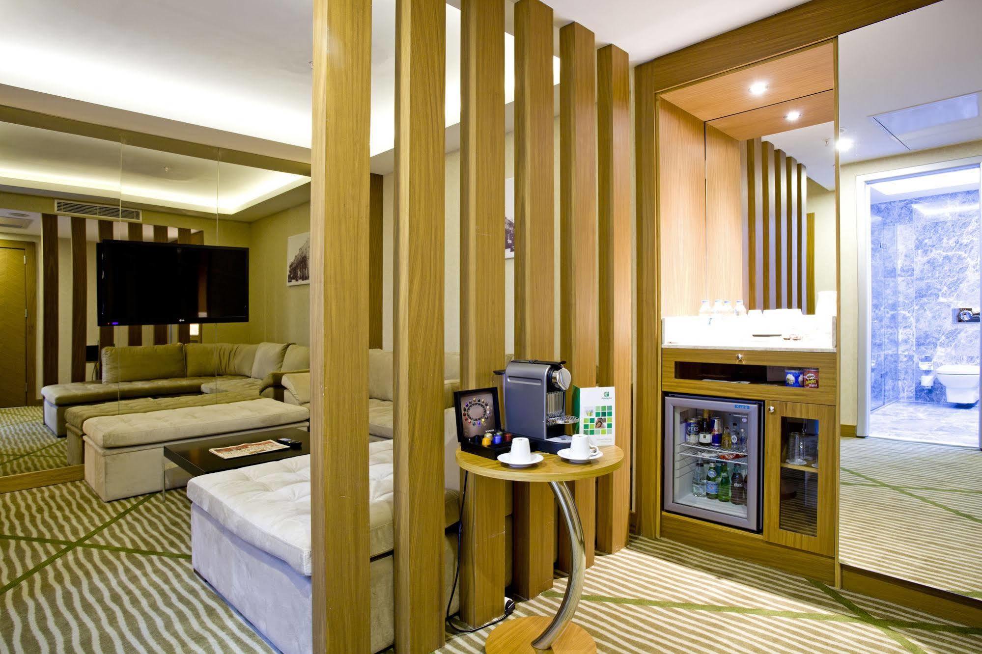 By Ihg