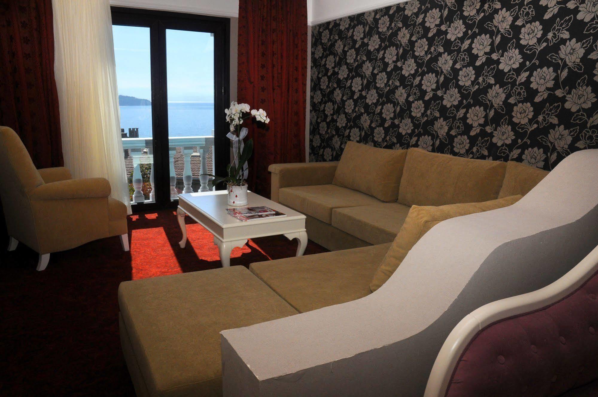 Hotel Paradise Island 3*