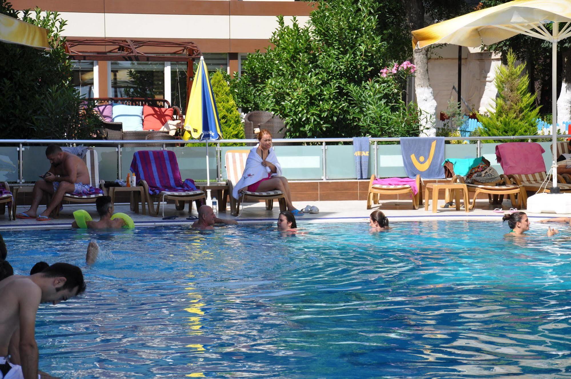Hotel Grand Gold
