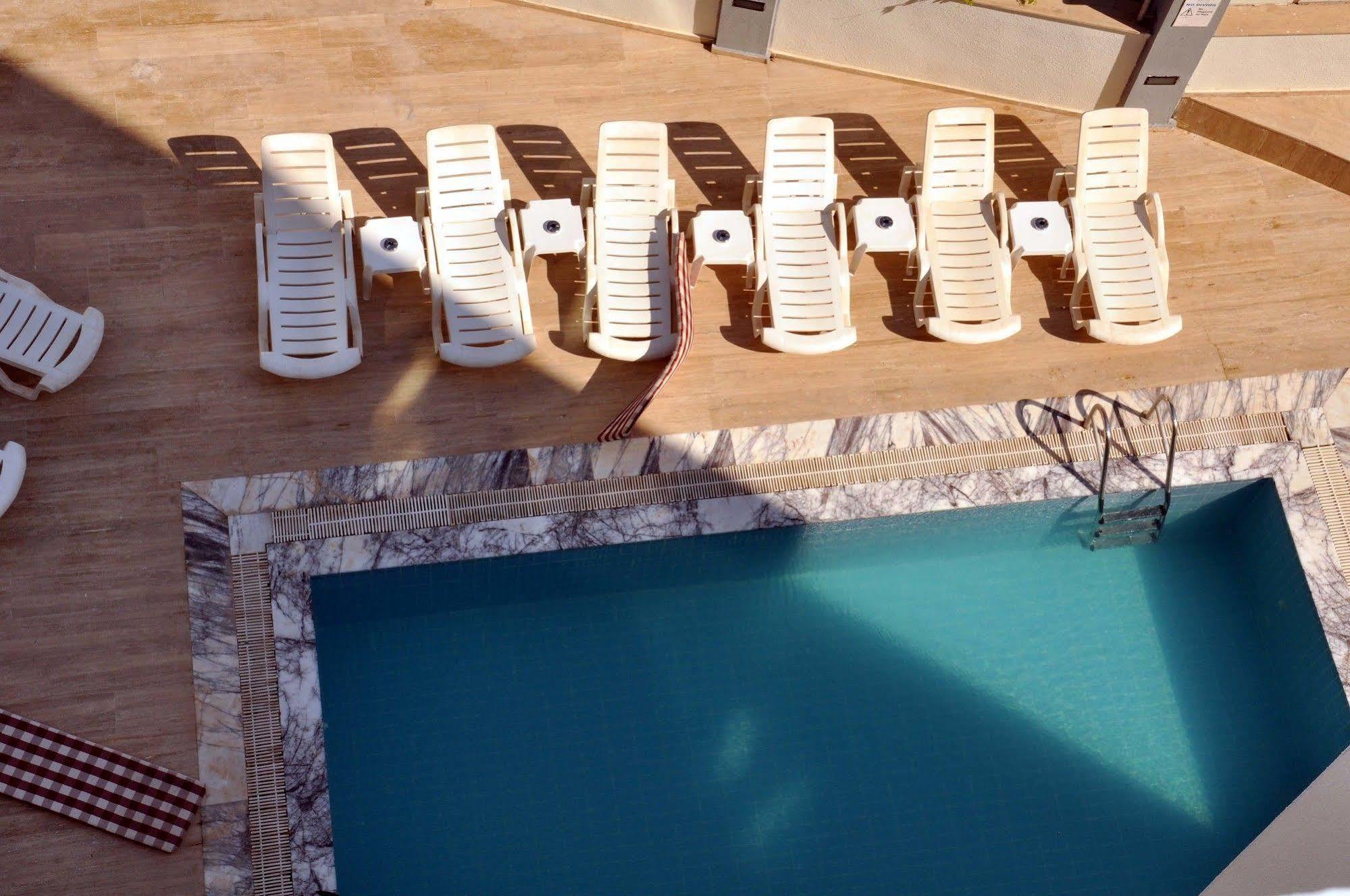 Almena Hotel