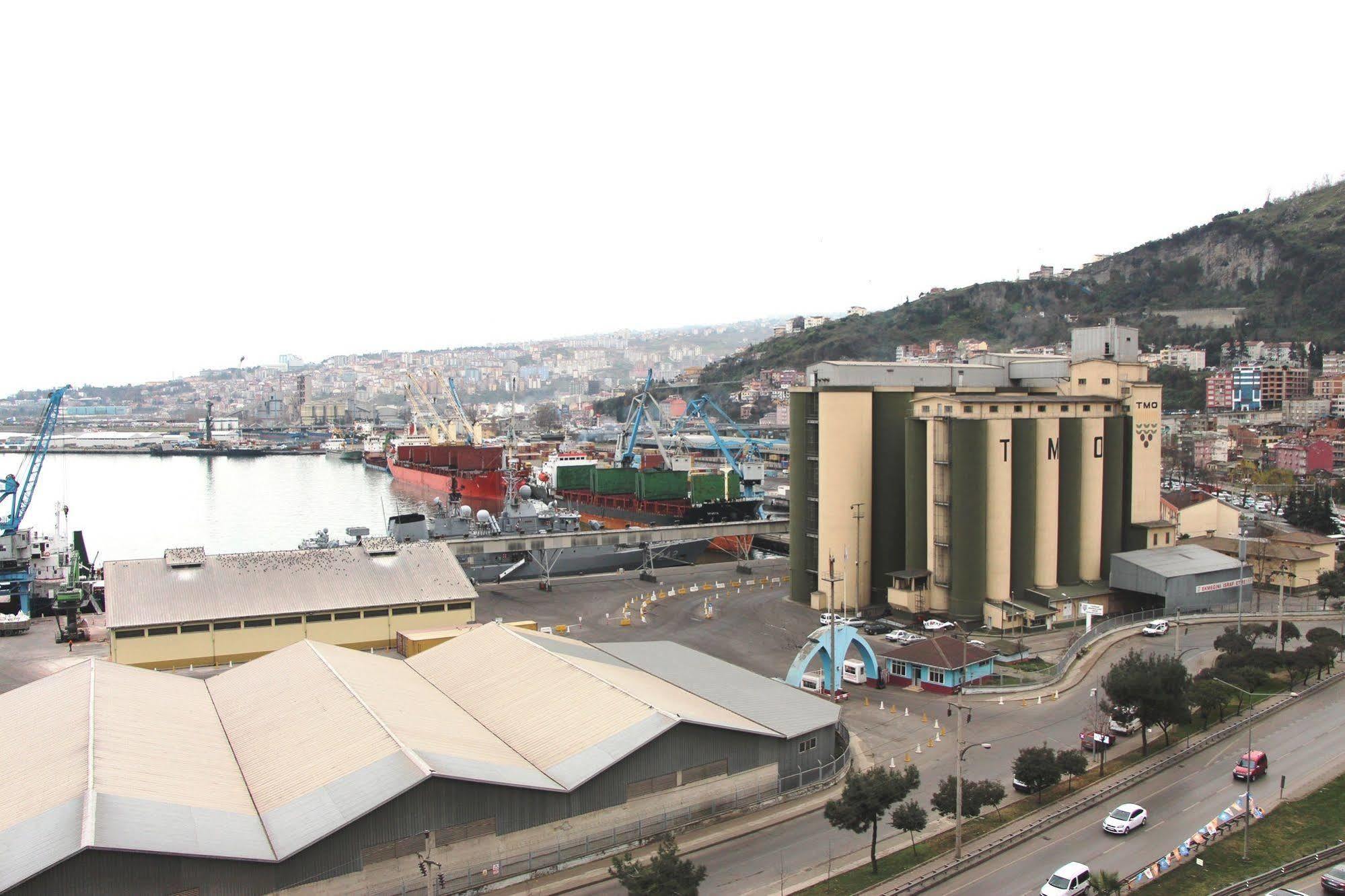 Port Hotel