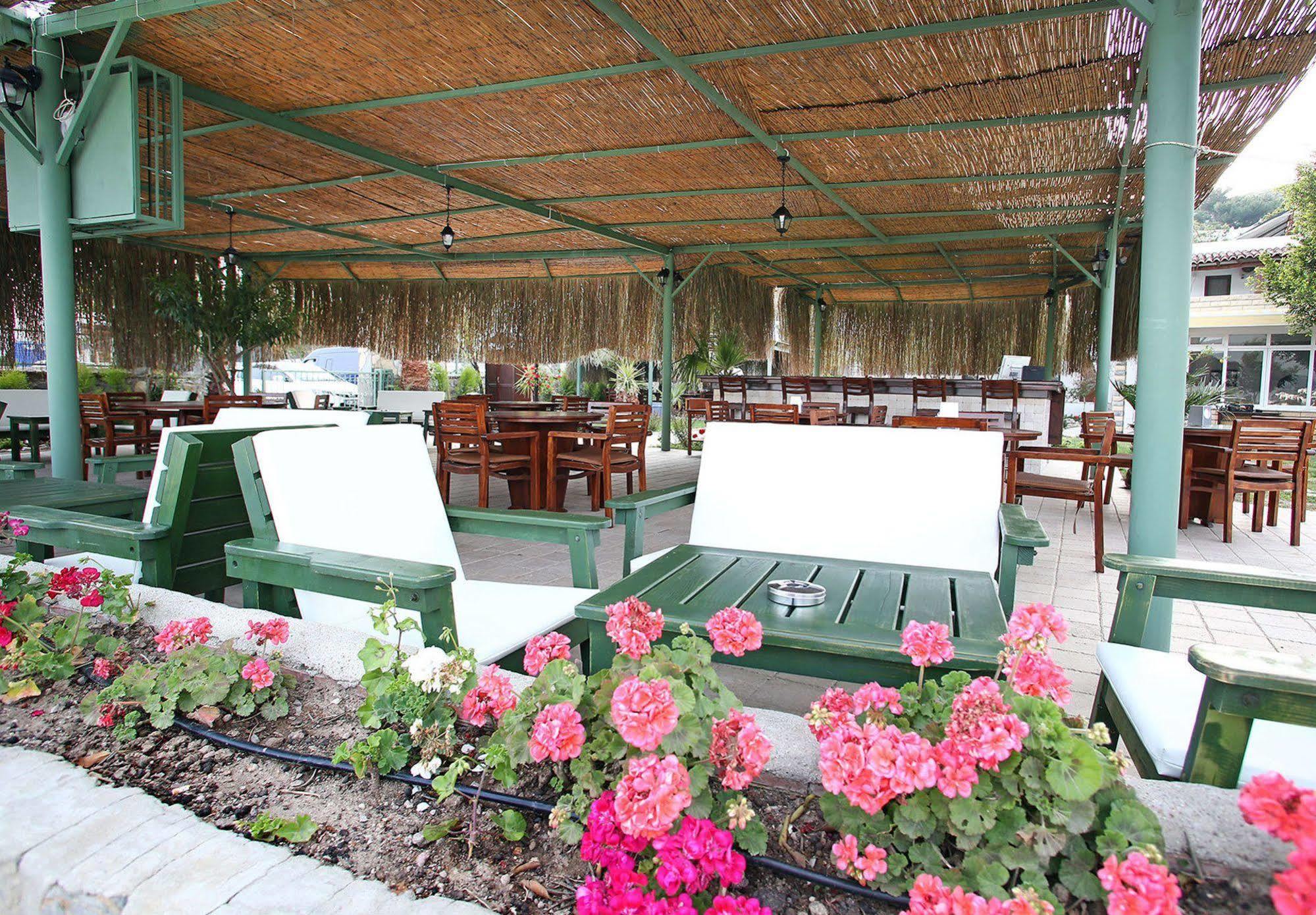 Velena Hotel *