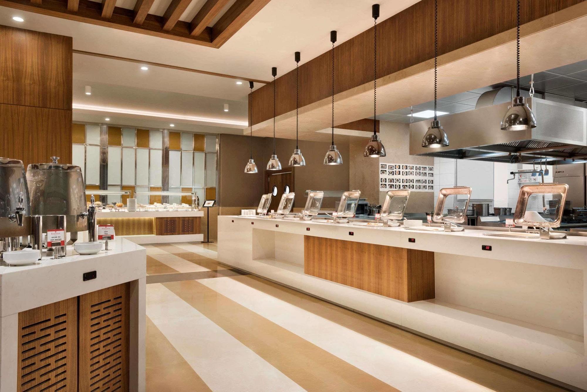 Hotel Ramada Plaza By Wyndham 5*