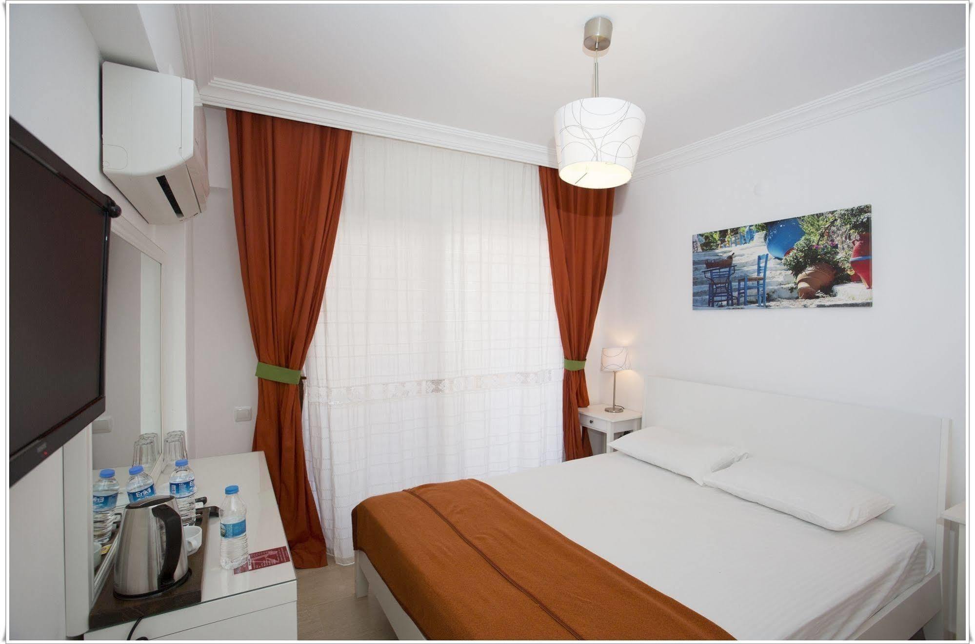 Ayka Hotel *
