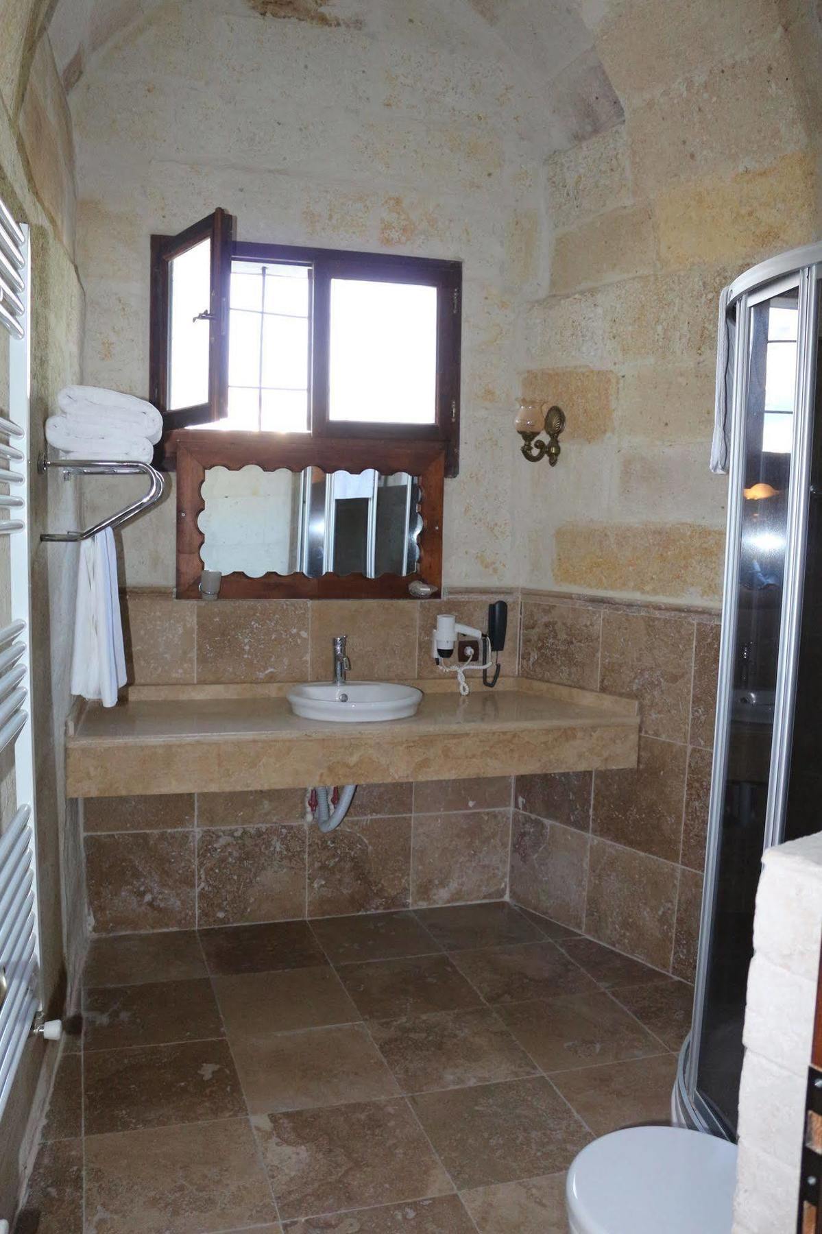 Hotel Melis Cave