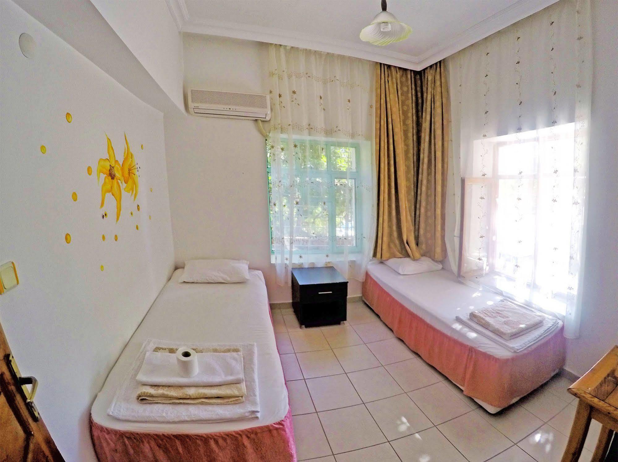 Guest house Santosa