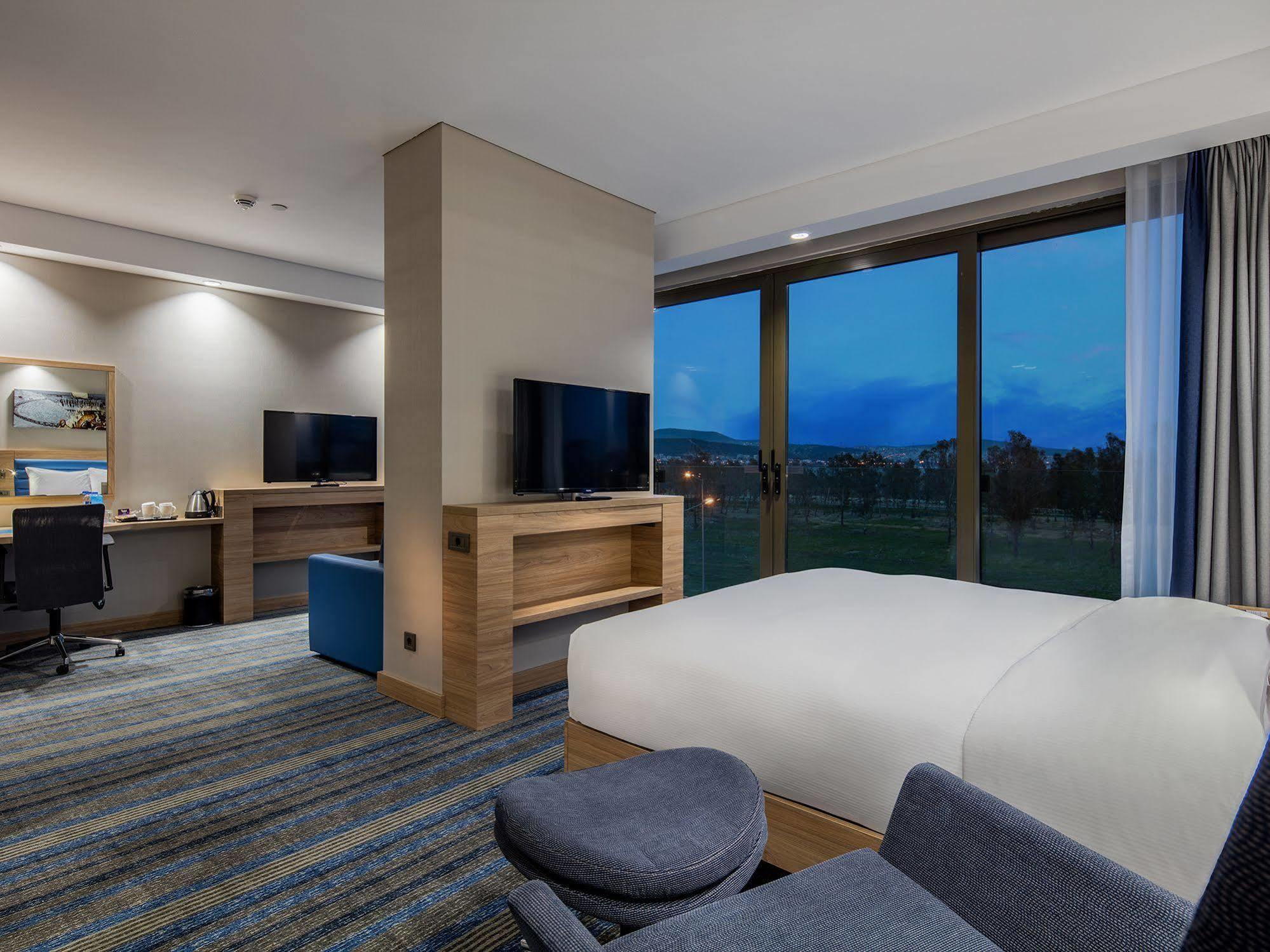 Hotel Hampton By Hilton Izmir
