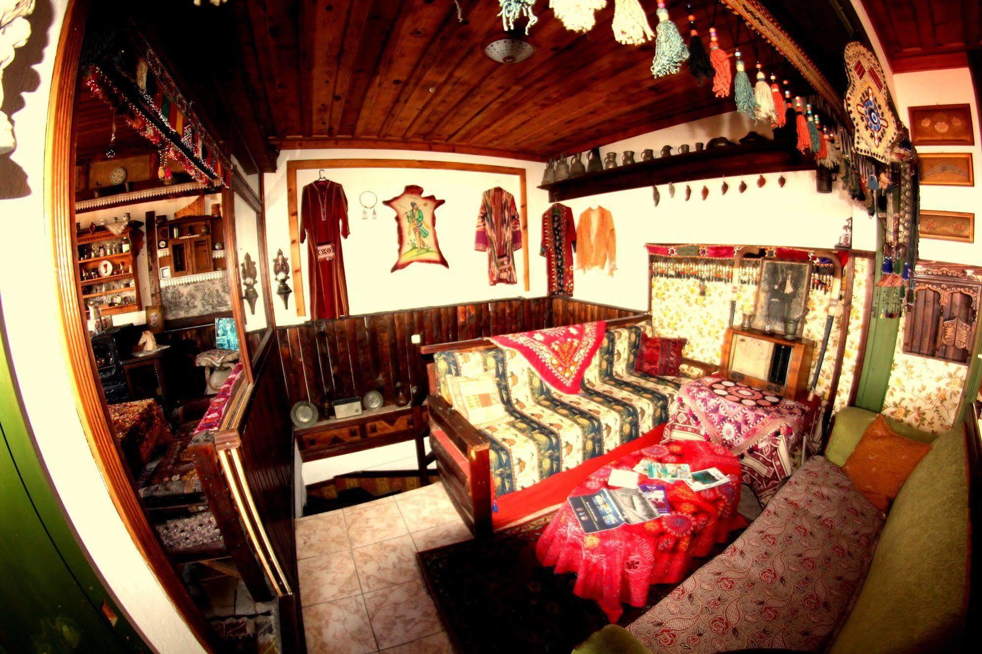 Homeros & Guest house *