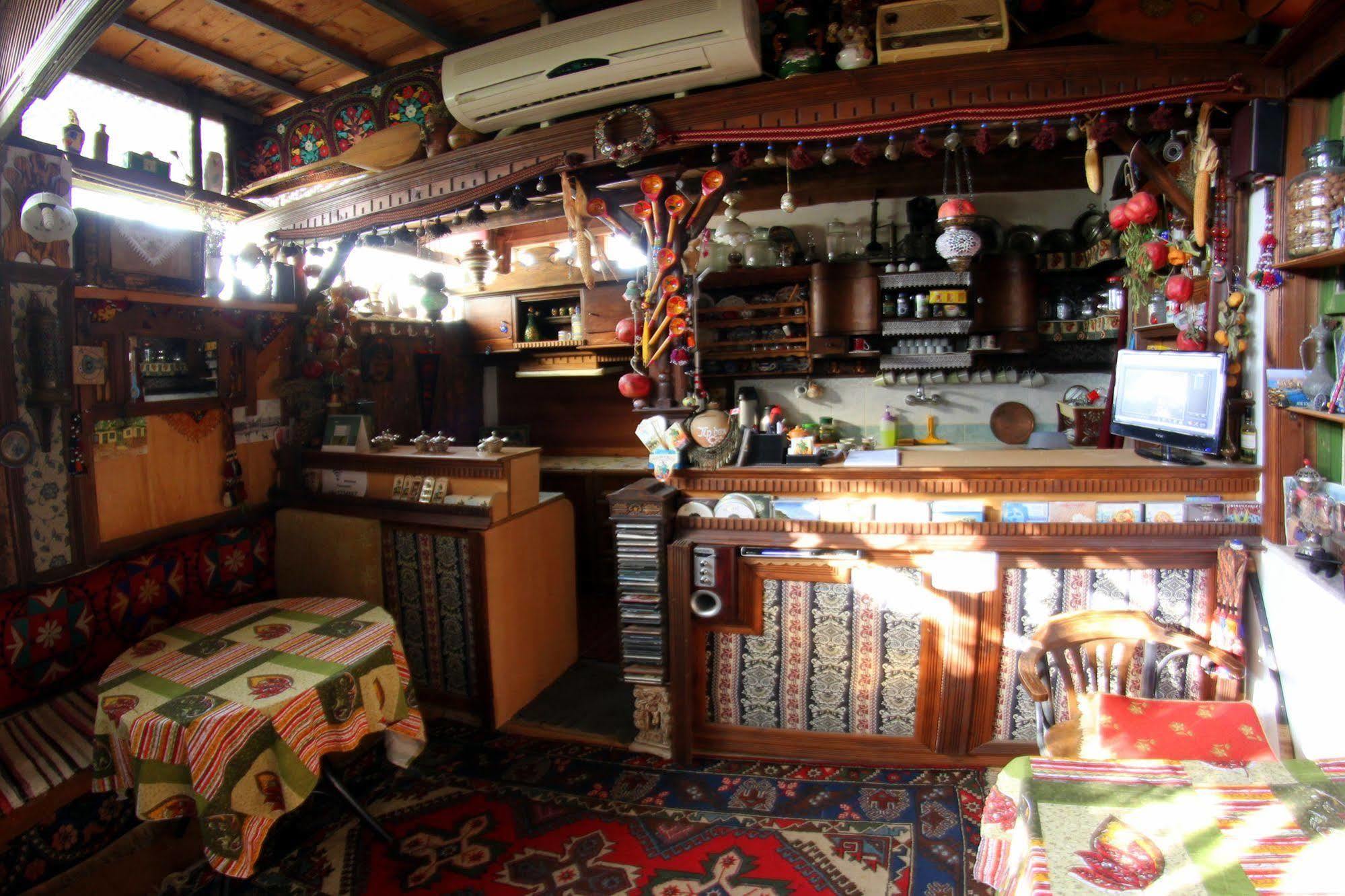 Homeros & Guest house
