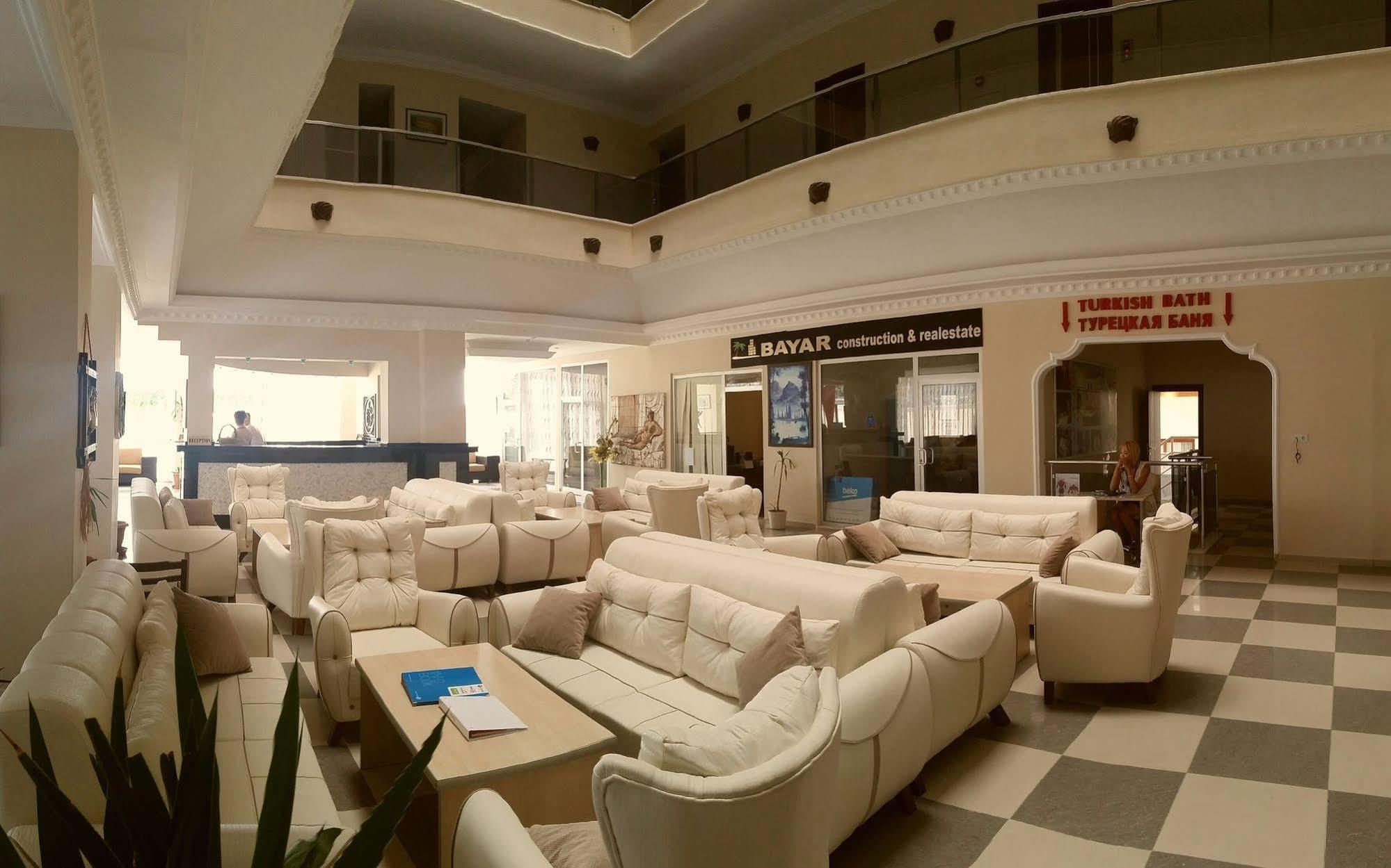 Hotel Club Bayar 3*