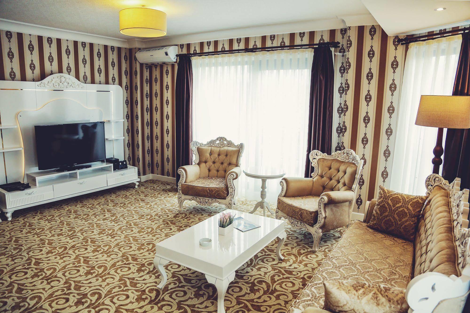 Hotel My