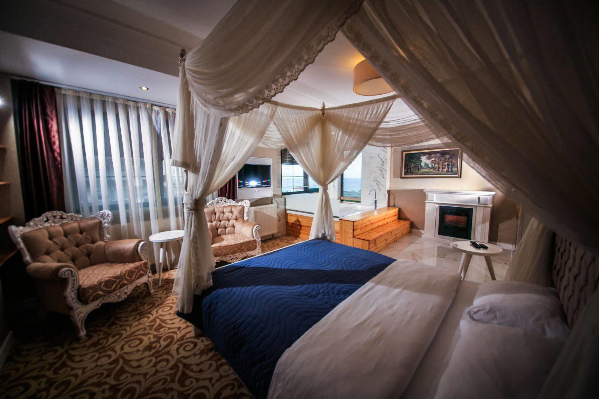 Hotel My