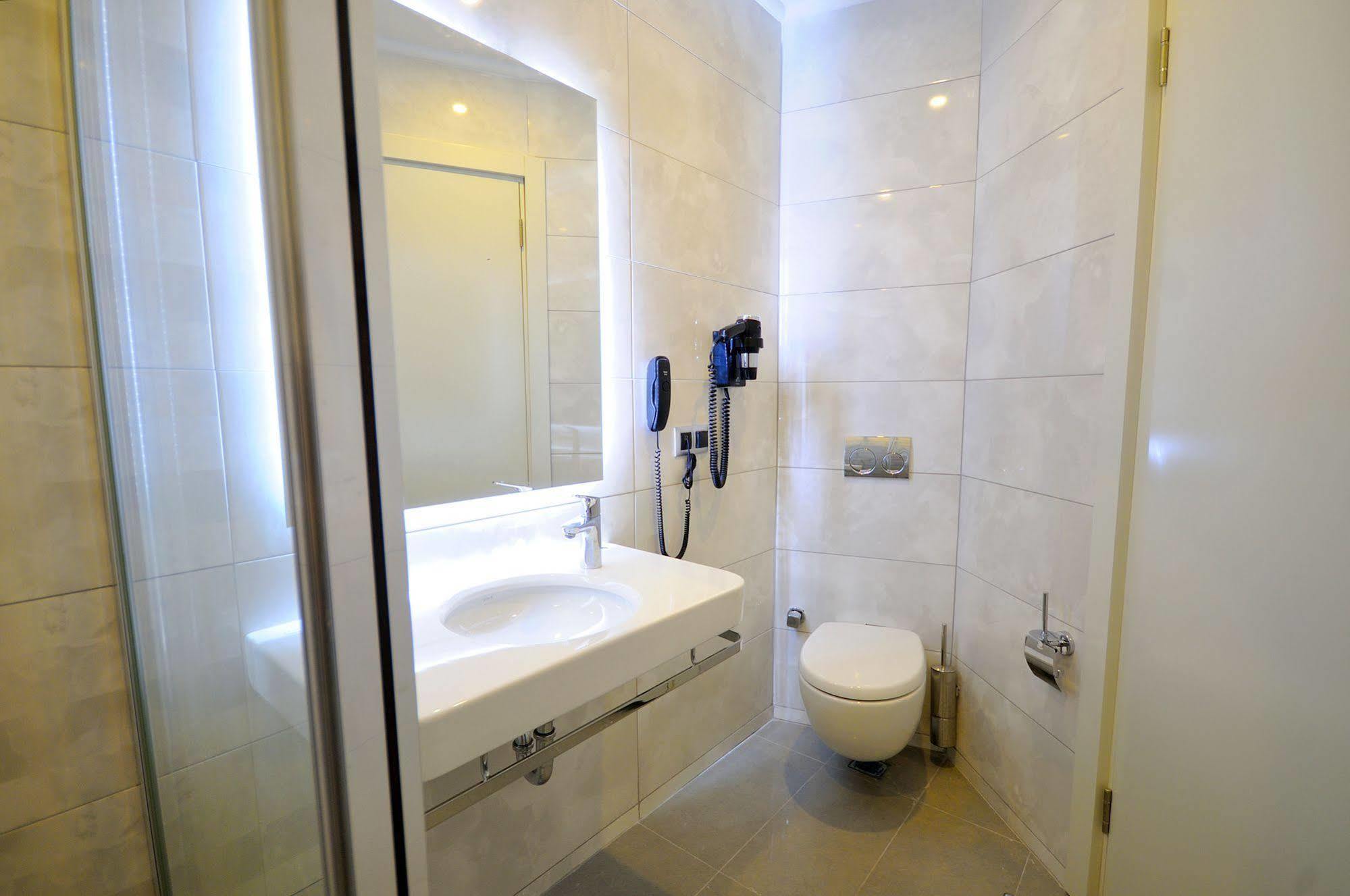 Sapphire Hotel 2*