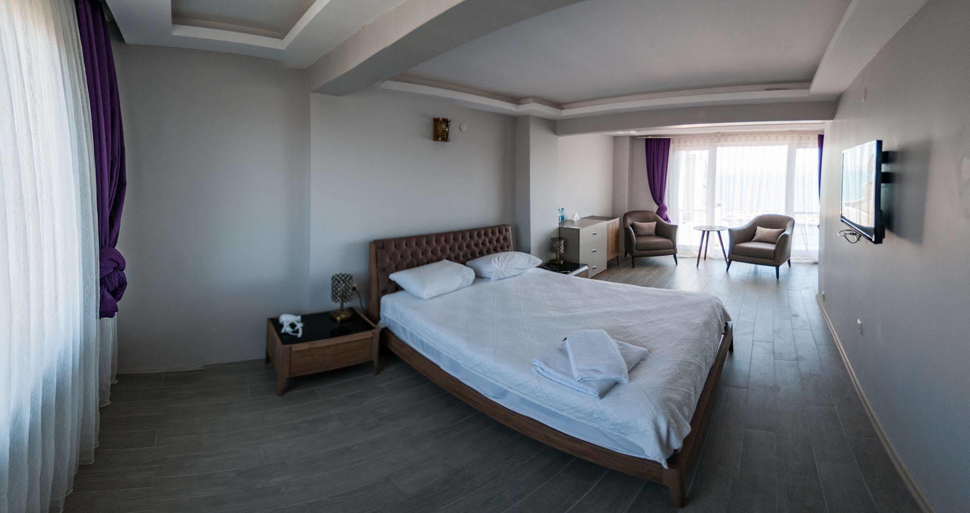 Mola Hotel 3*