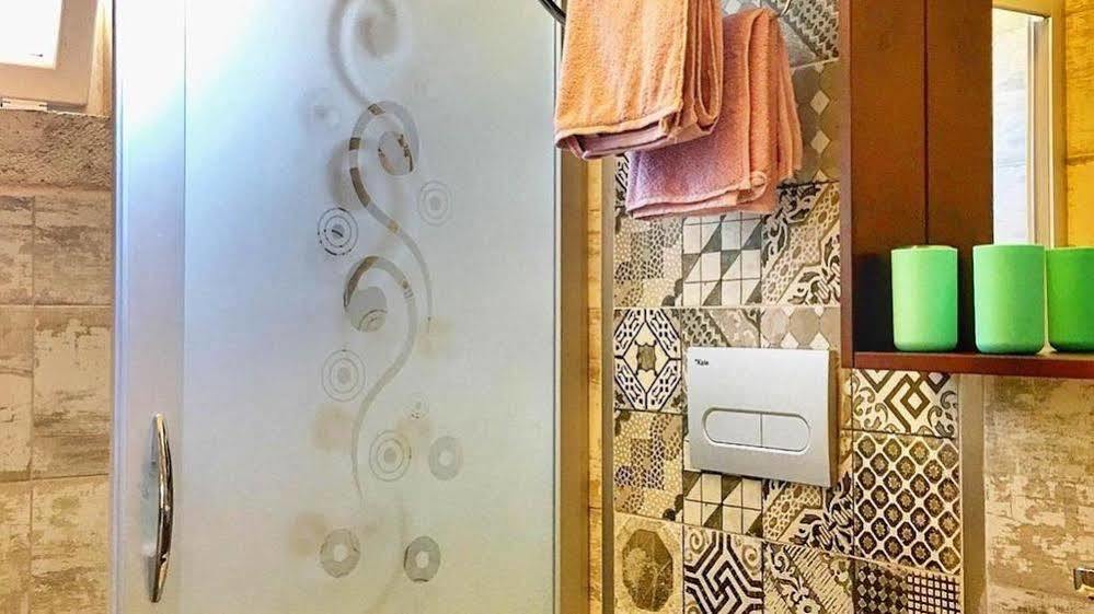 Viola (adults Only) Alacati