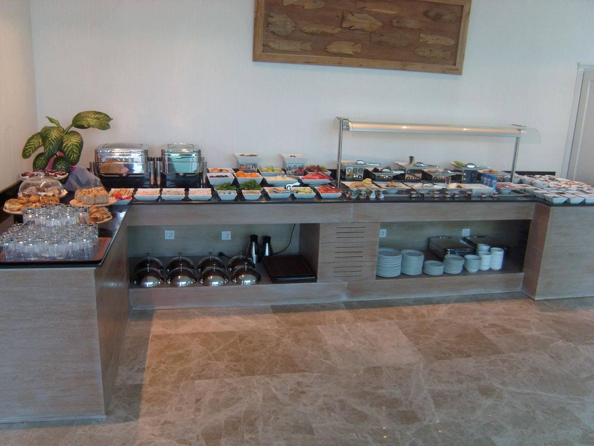 Marina Art Hotel 3*