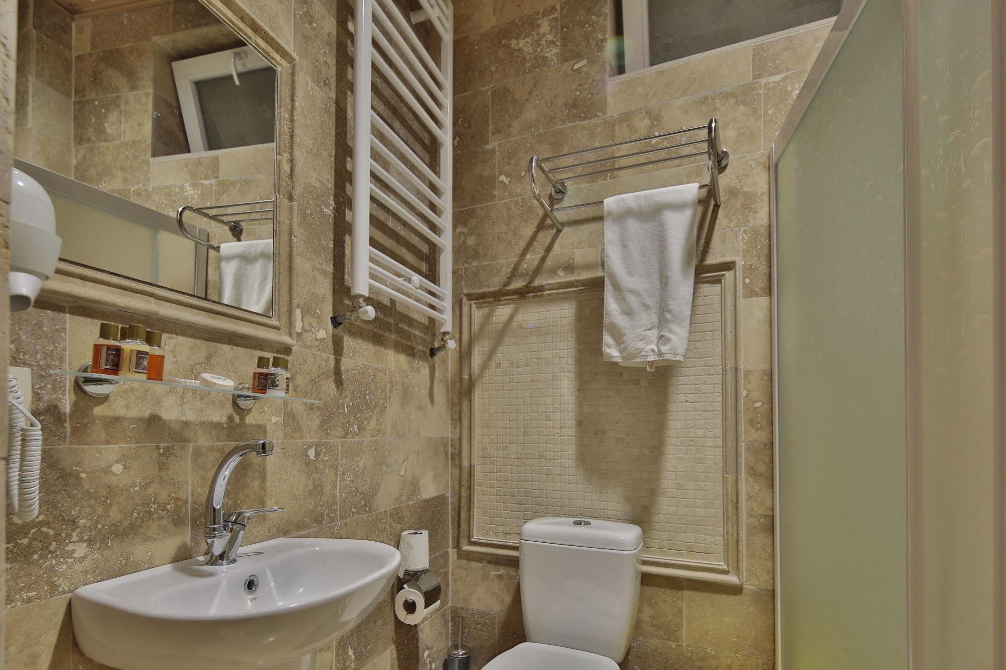 Relic House Hotel 2*