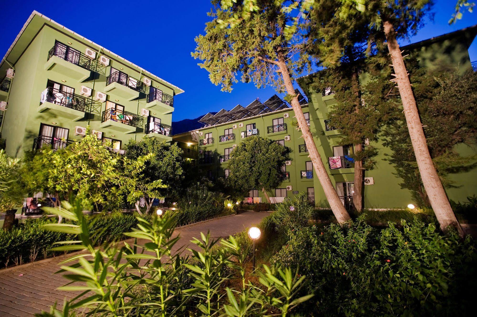Larissa Hotel 3*