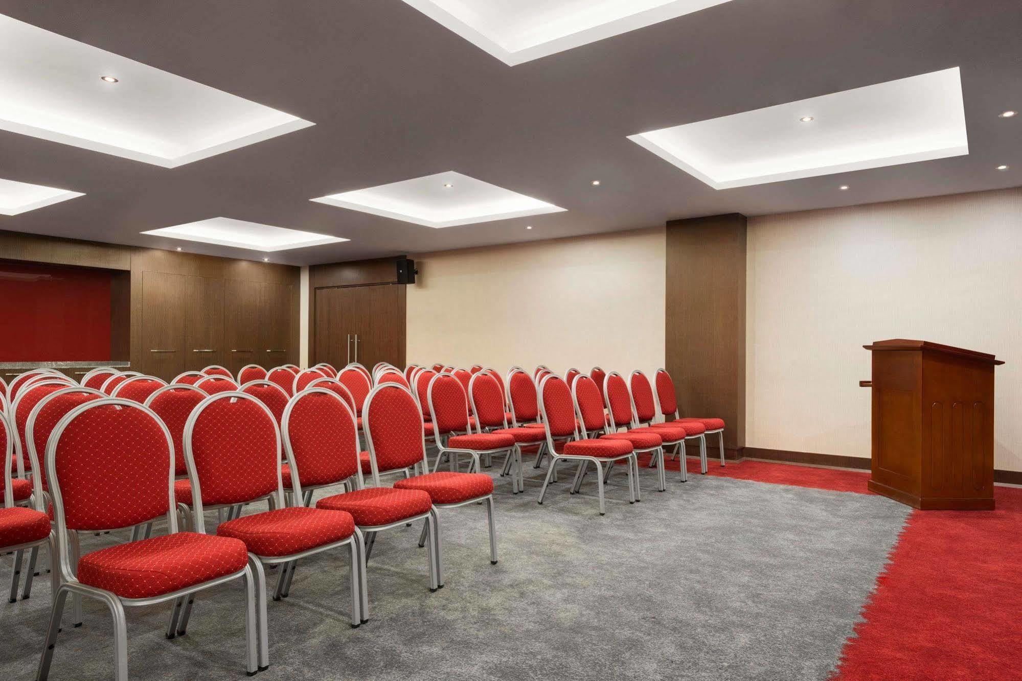 Ramada Encore Hotel 3*
