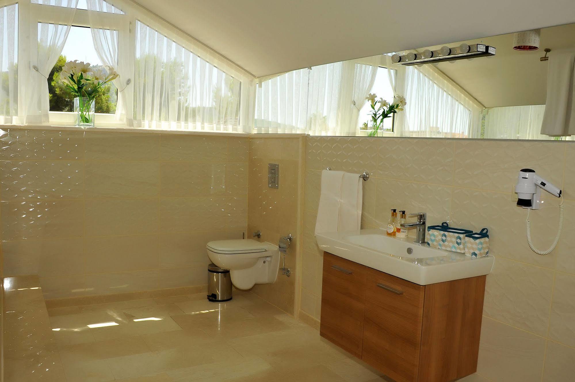 Hotel Star 2*