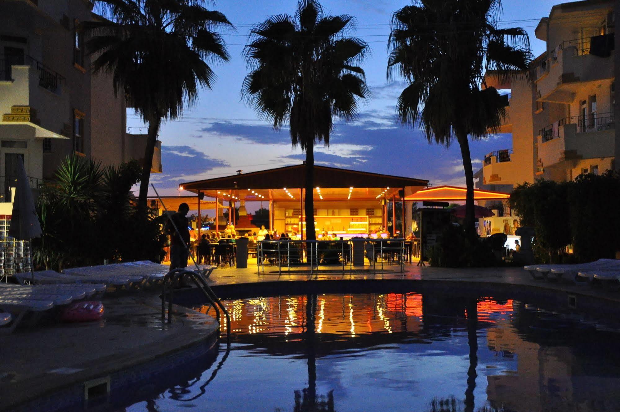 Hotel Midnight Sun Side