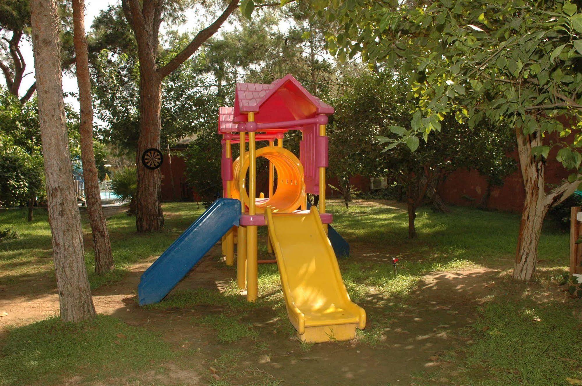 Maya Golf (adults Only) 4* Side