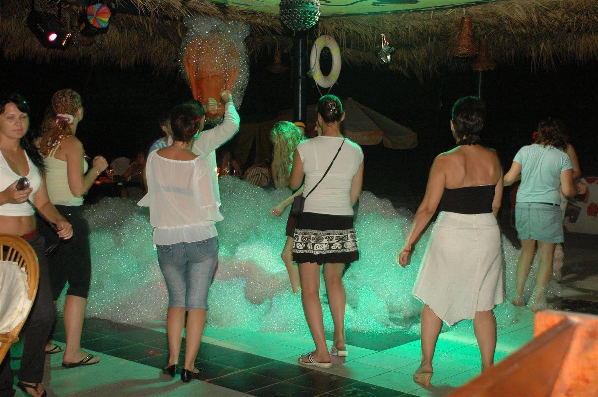 Maya Golf (adults Only) 4* Side